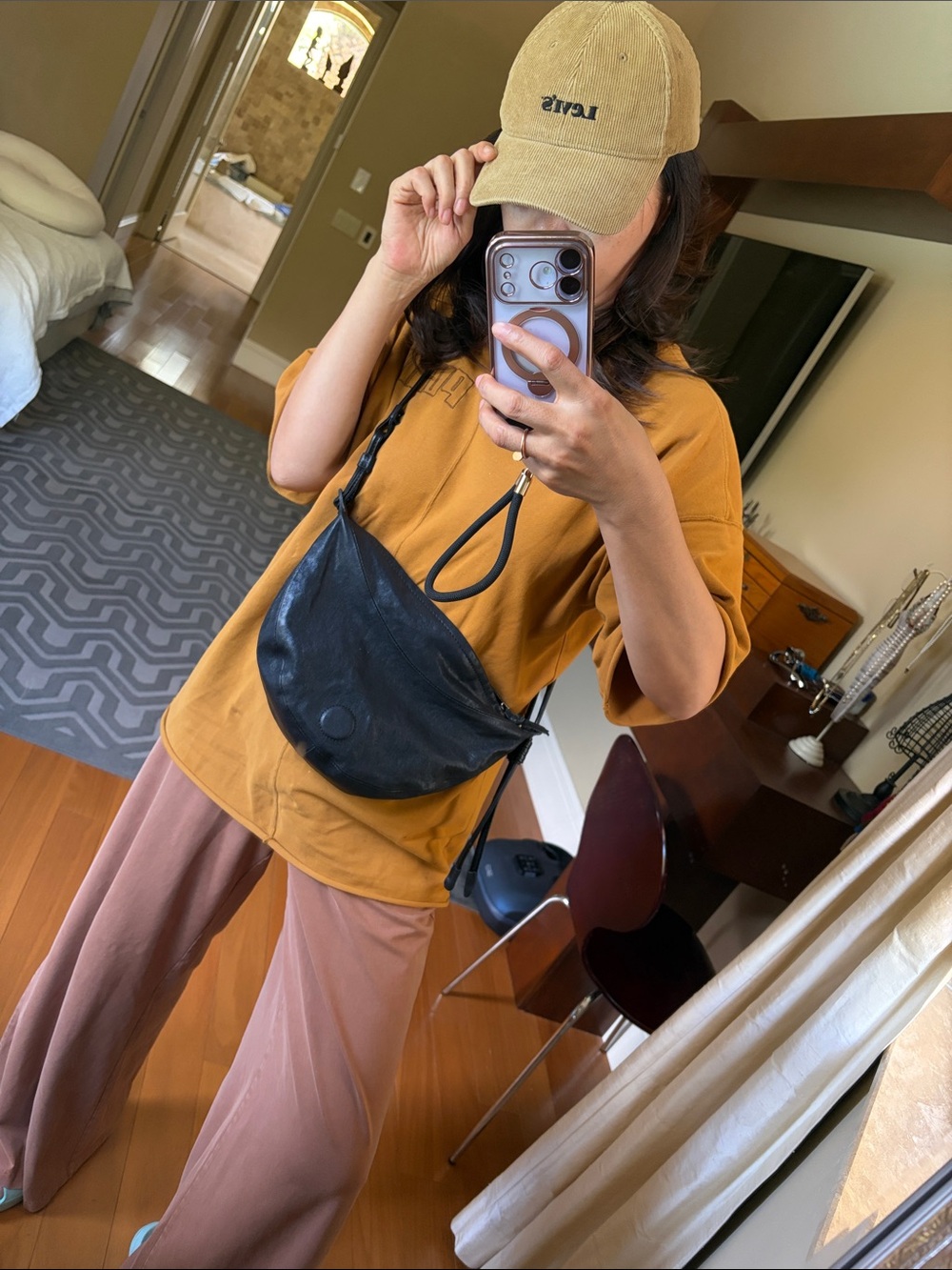 Minimal Black Leather Crossbody Bag - Casual Everyday Style